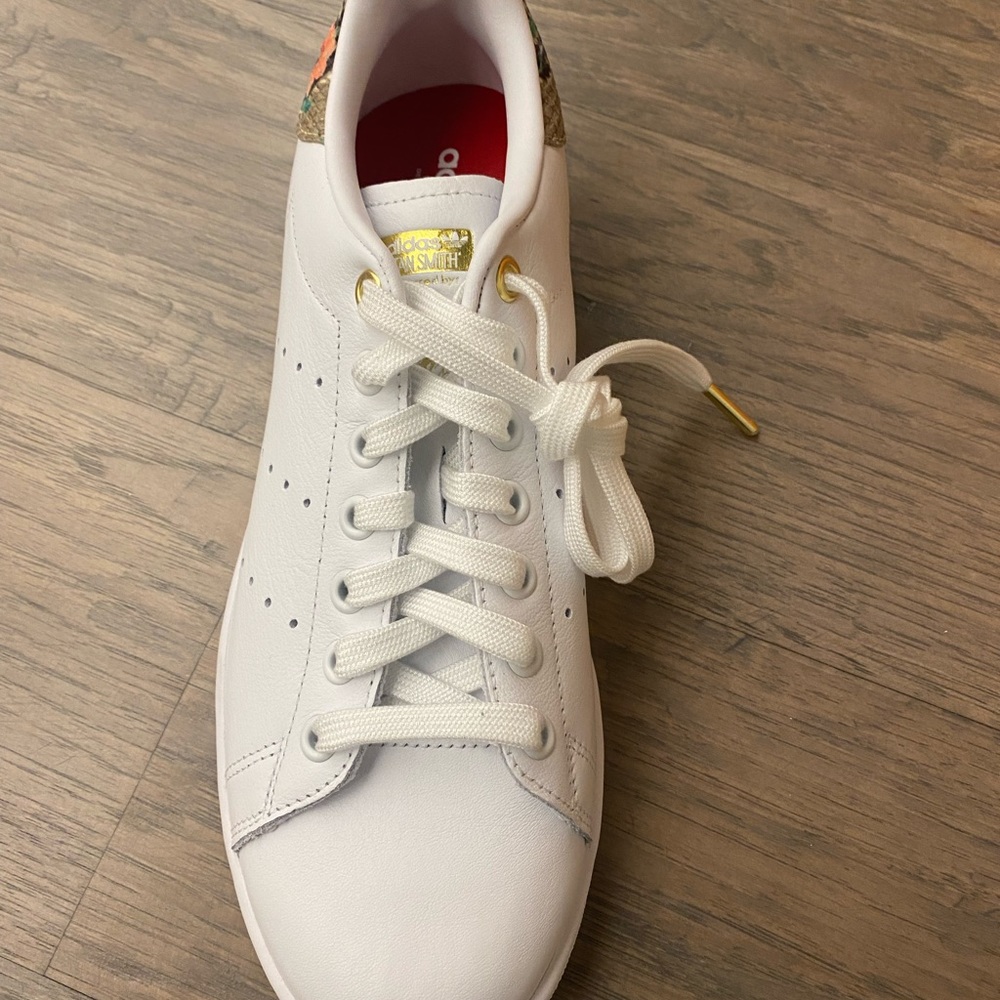 Brand new Adidas tennis shoes! White size 9.